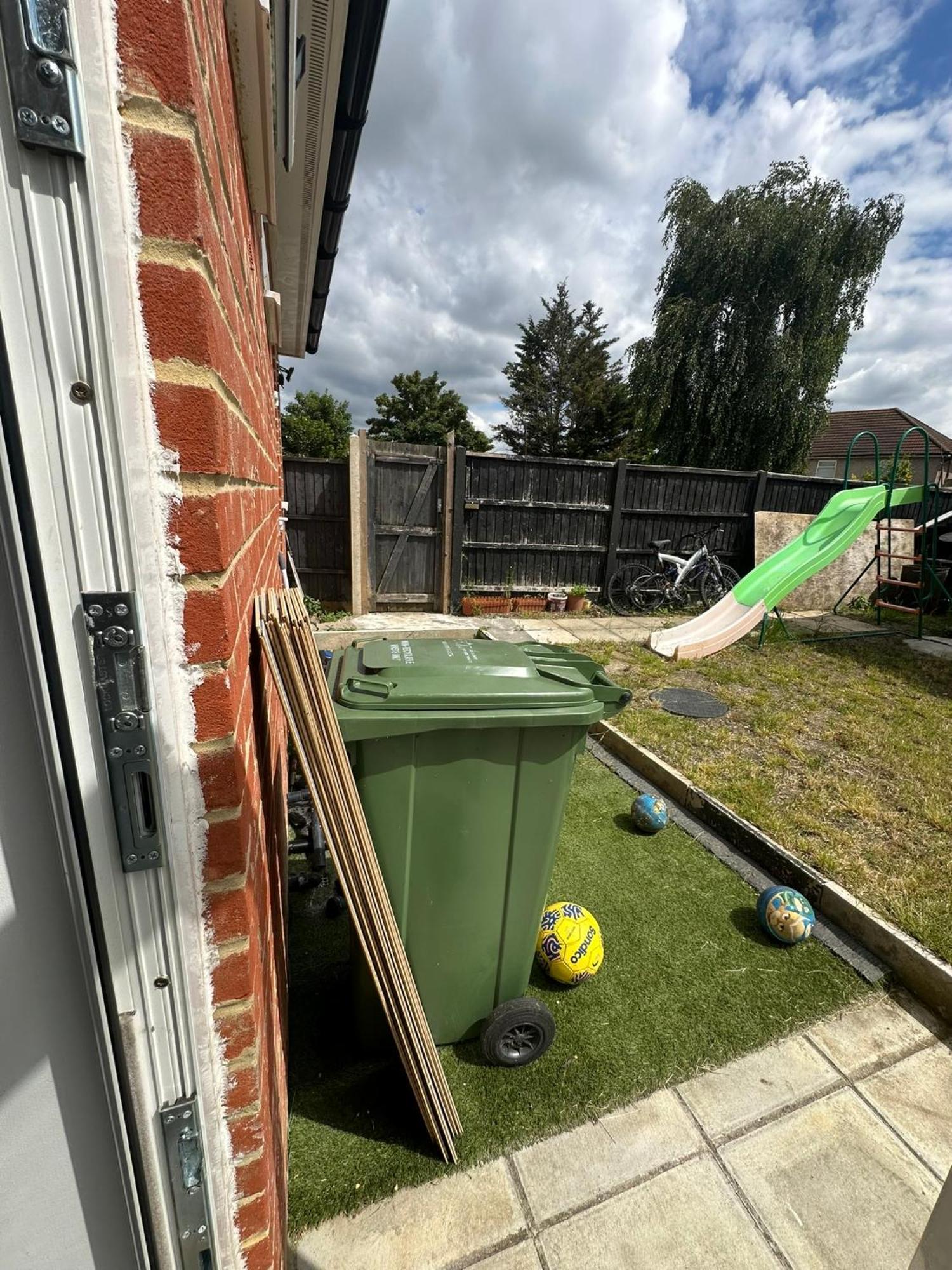 Luxury Ensuite Studio In Crayford Dartford Bexley London With Full Kitchen And Side Garden Alleyway Entrance Erith Exterior photo
