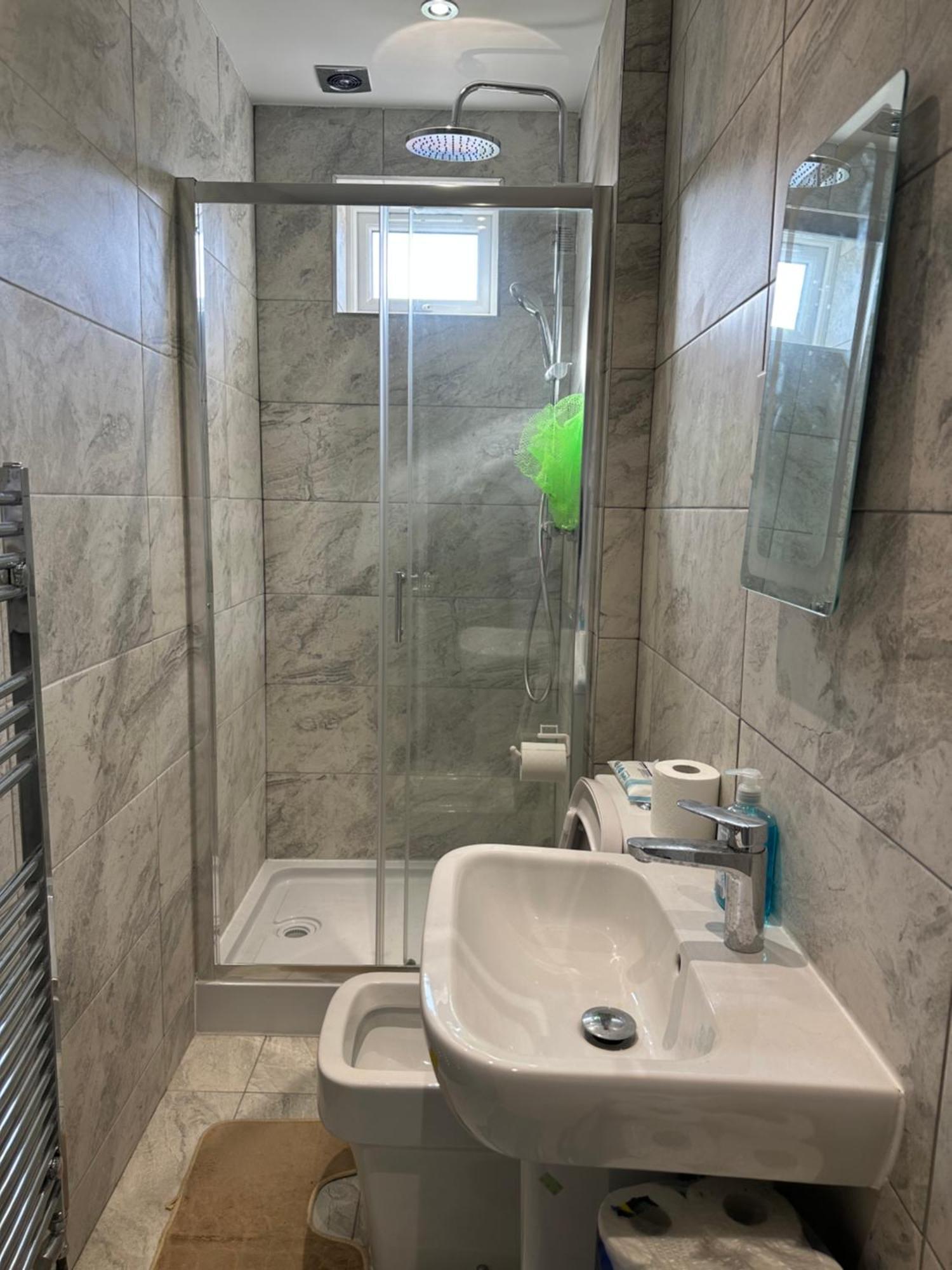 Luxury Ensuite Studio In Crayford Dartford Bexley London With Full Kitchen And Side Garden Alleyway Entrance Erith Exterior photo
